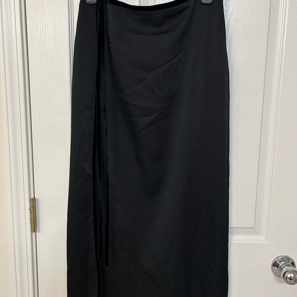 Vince Charcoal Midi Skirt with Side Slit in Black Size 4 - Picture 6 of 7